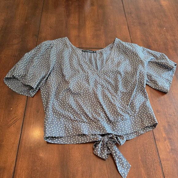 Abercrombie & Fitch Gray Polka Dot Crop Top Blouse w/Tie in Back, Size Medium - Picture 1 of 5
